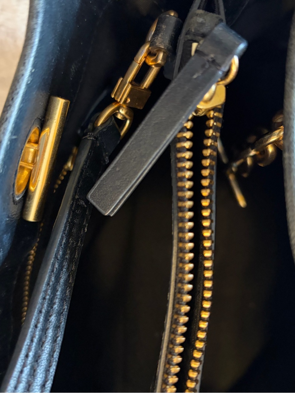 Tory Burch black quilted leather Crossbody purse size small - Picture 5 of 8